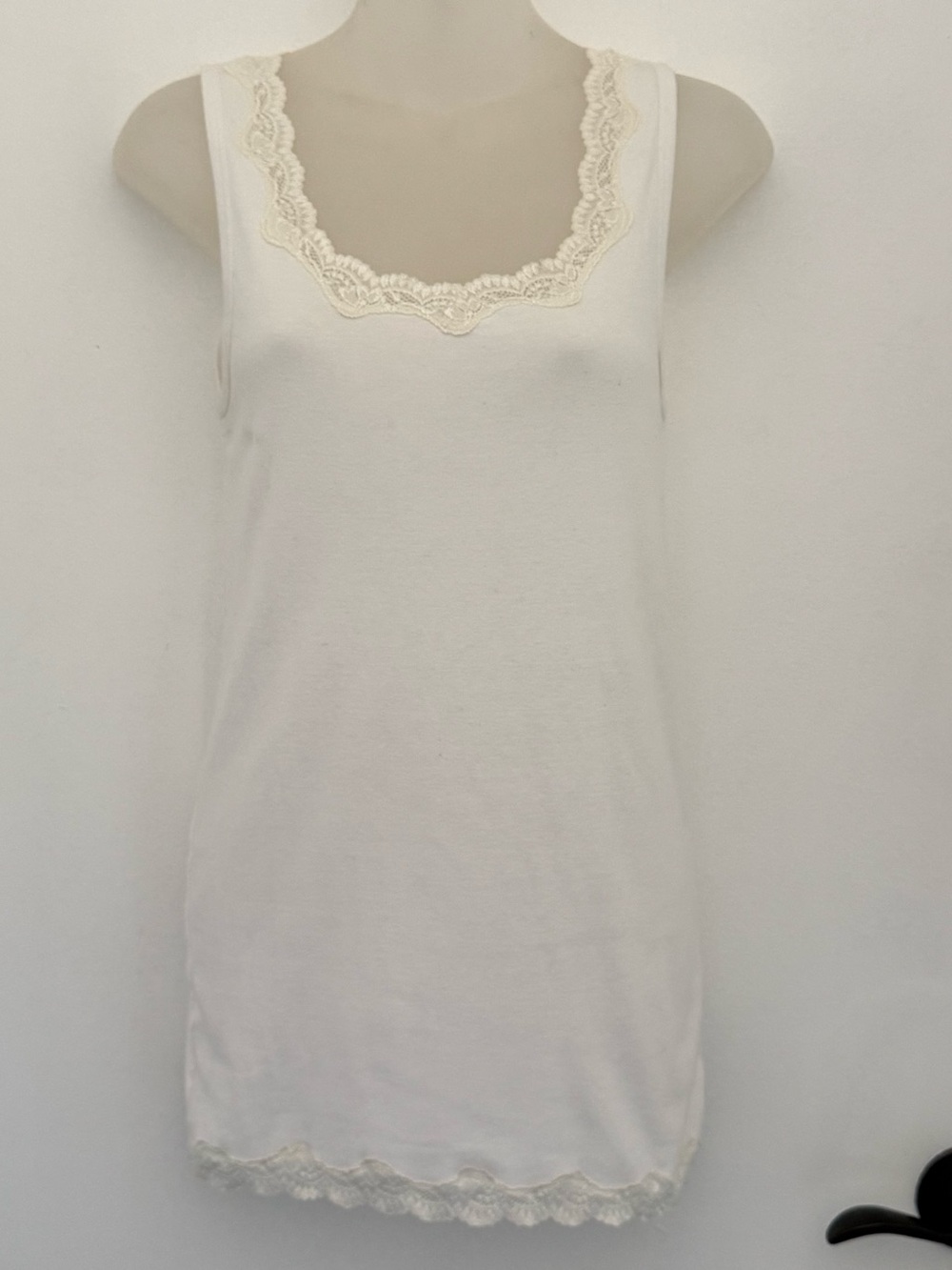 Women's Lace-Trim Tank Top in white laced Y2K Britney Spears base layer